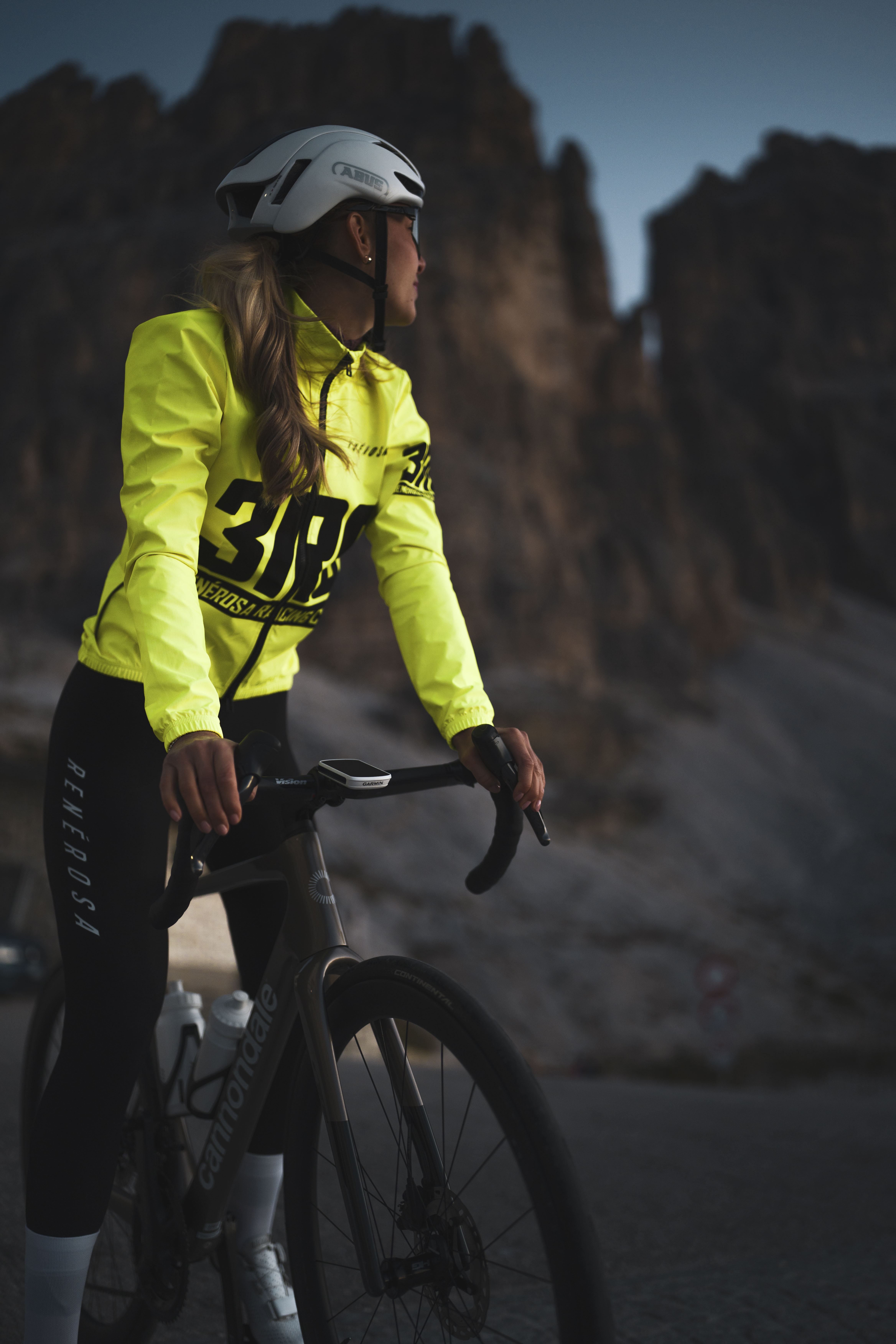 DSC05542Dolom_Tag1_Neonjacke